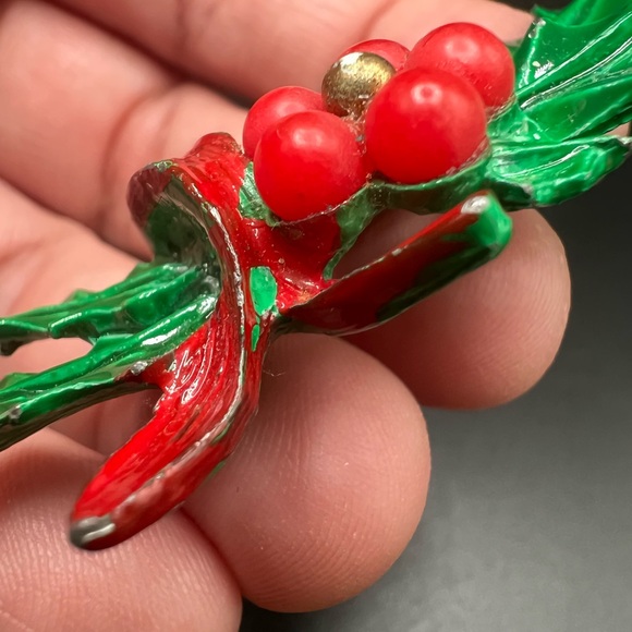 Two Christmas Brooches Reindeer Holly - Picture 11 of 12